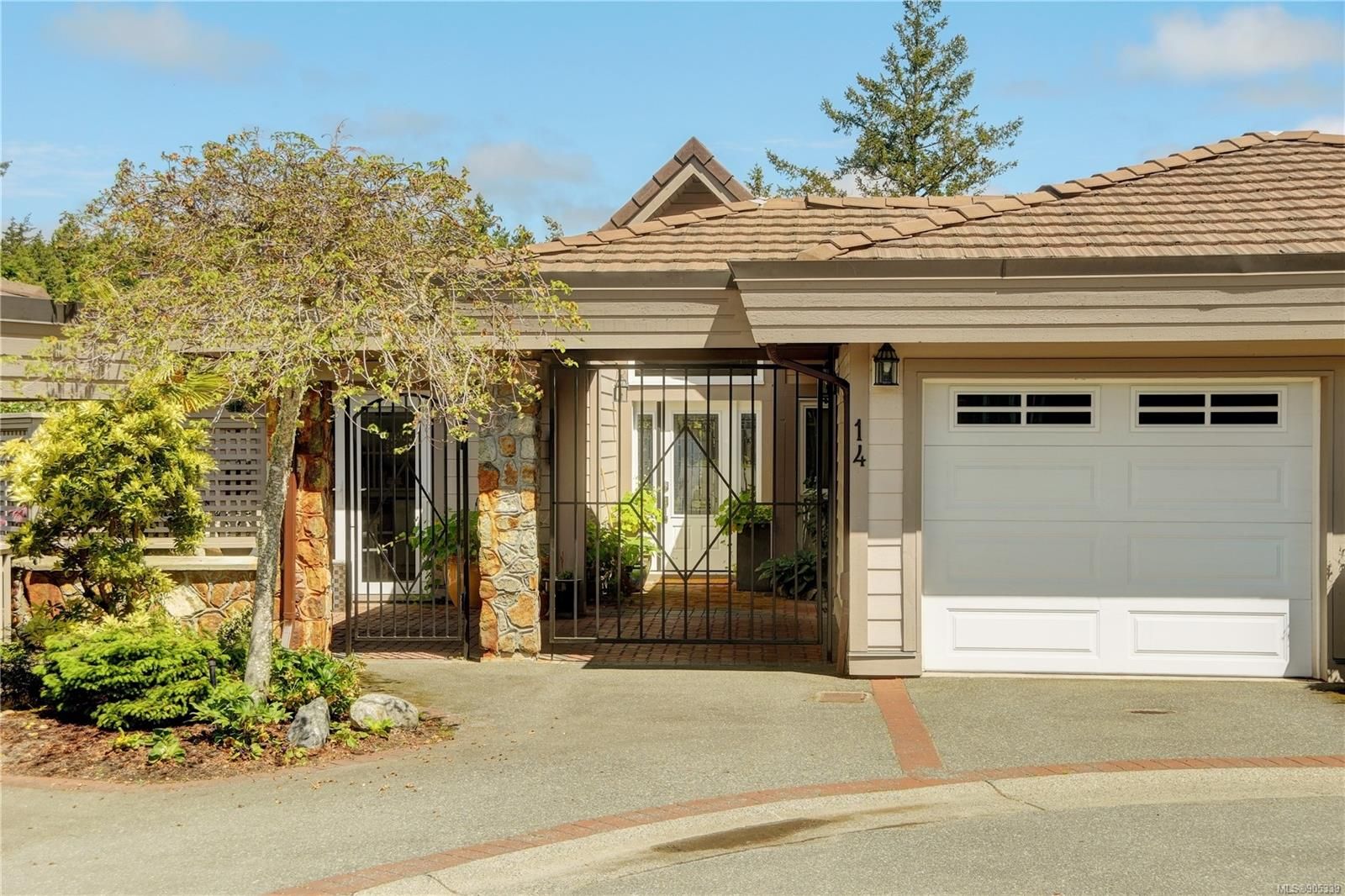 I have sold a property at 14 934 Boulderwood Rise in Saanich
